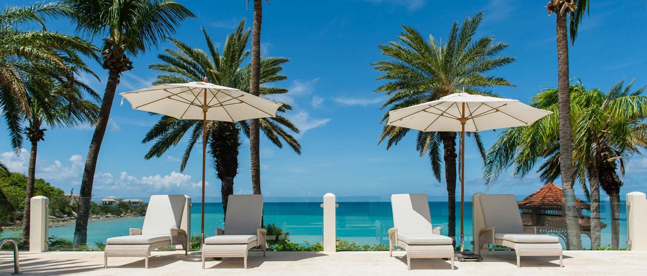 Blue Waters, Pool and Beach Area