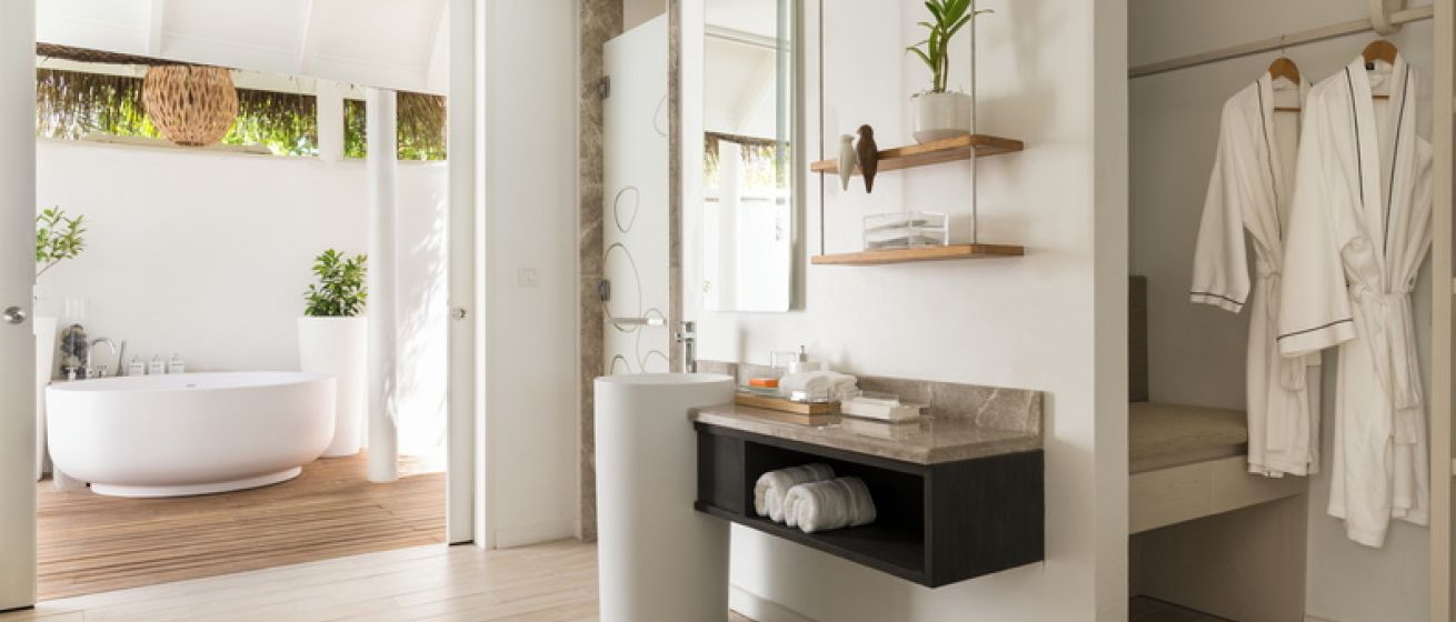 LUX* South Ari Atoll Resort & Villas, Maldives_Beach Villa Bathroom