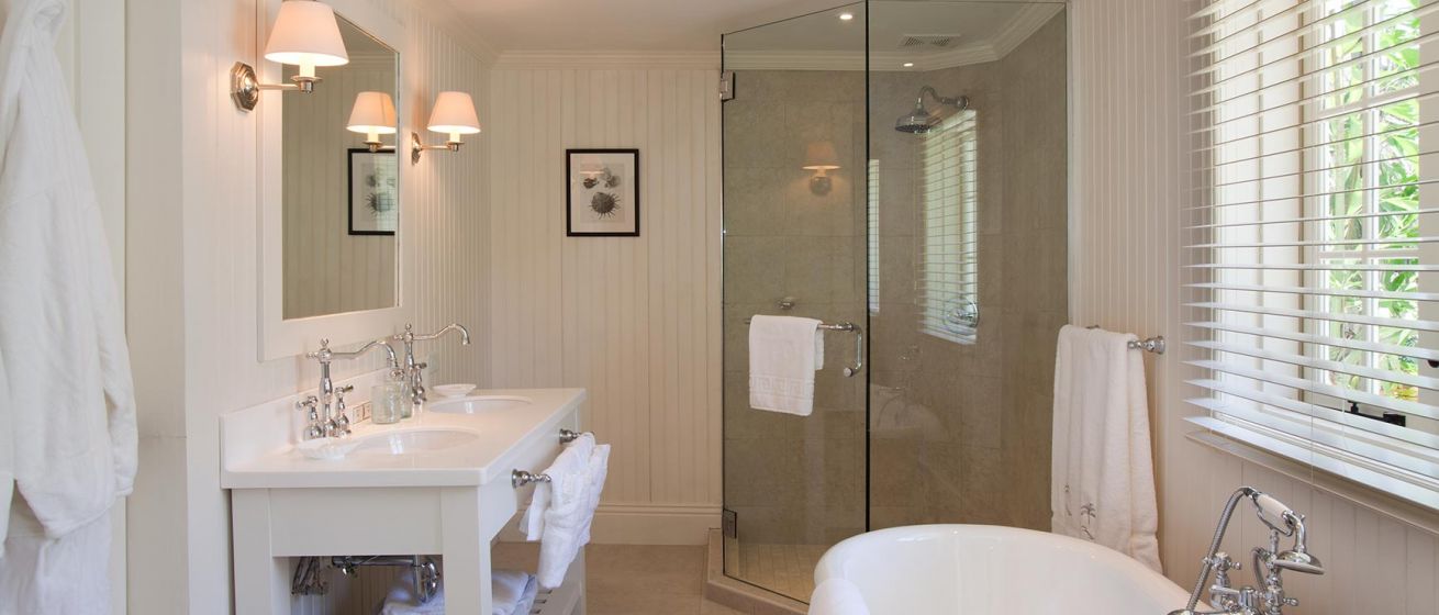 Blue Waters, Blue Water Bathroom