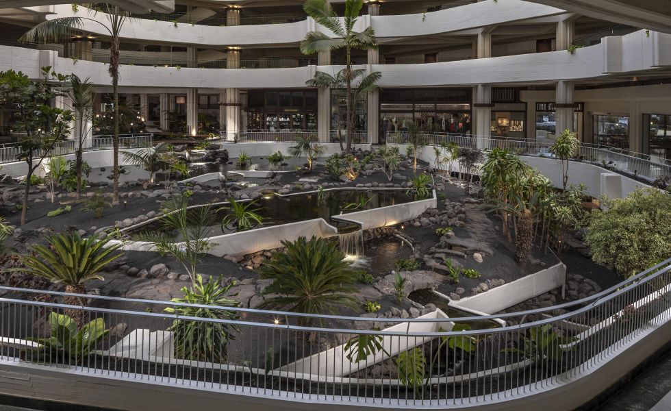 Melia Salinas, Cesar Manrique Ponds Patio
