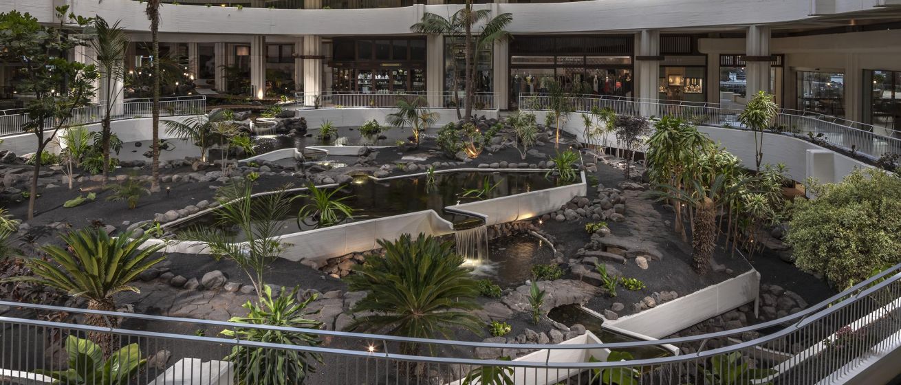 Melia Salinas, Cesar Manrique Ponds Patio