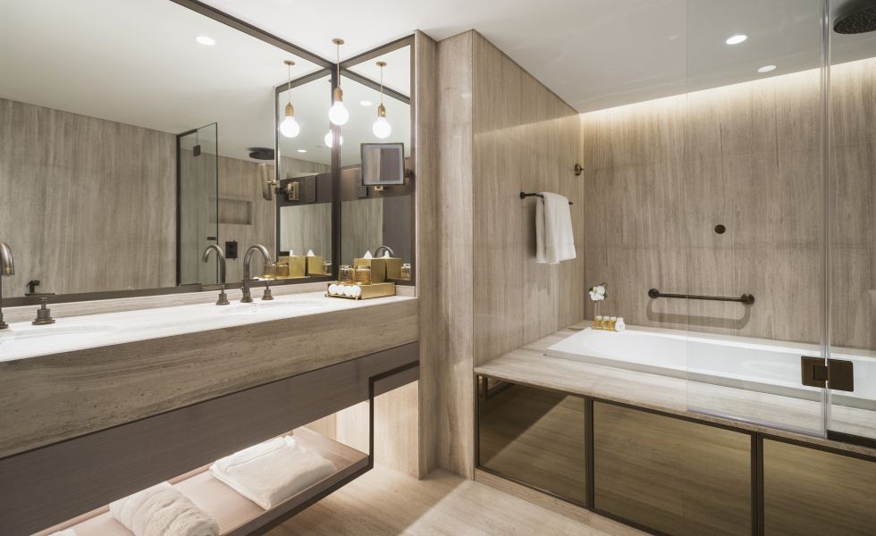 Jumeirah Beach Hotel_Suite Bathroom