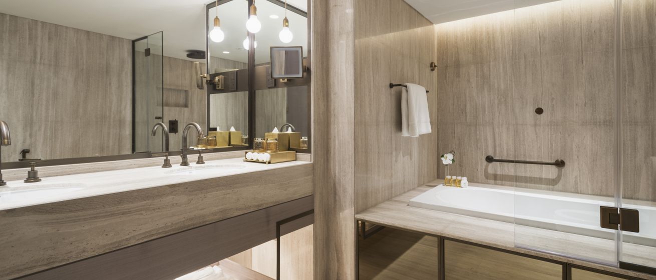 Jumeirah Beach Hotel_Suite Bathroom