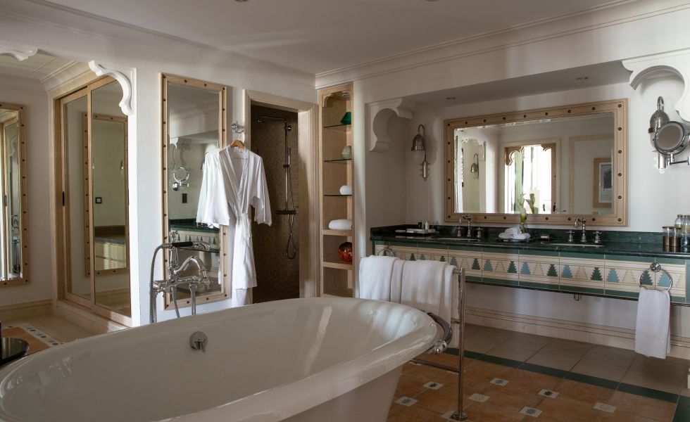 Jumeirah Dar Al Masyaf_Gulf Arabian Suite Bathroom