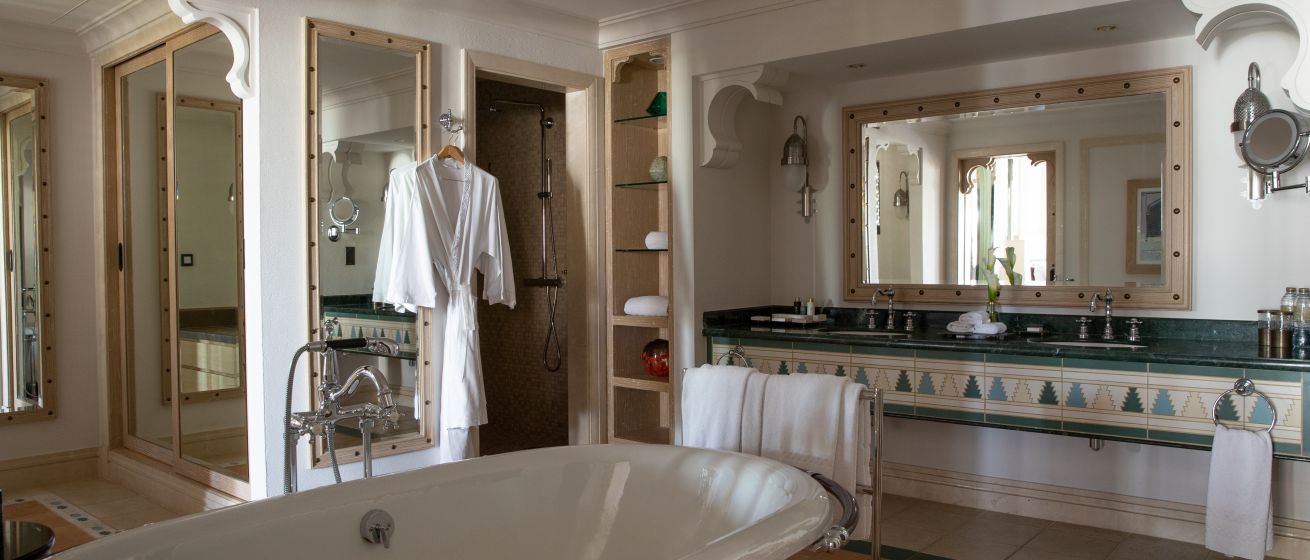 Jumeirah Dar Al Masyaf_Gulf Arabian Suite Bathroom