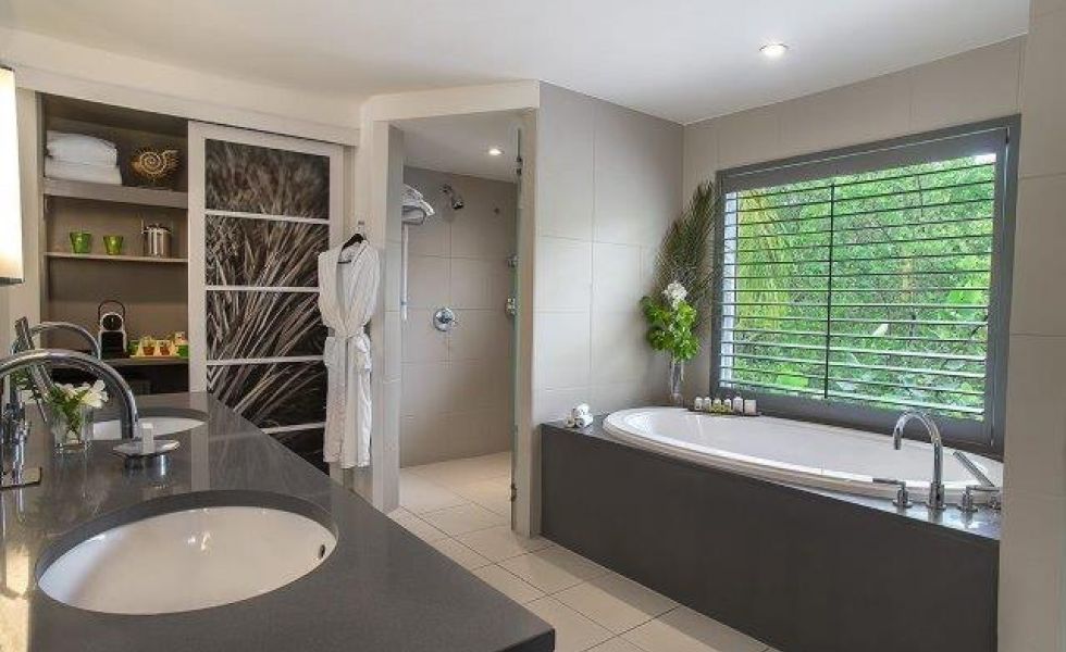 Carlisle Bay_Antigua_Ocean Suite Bathroom