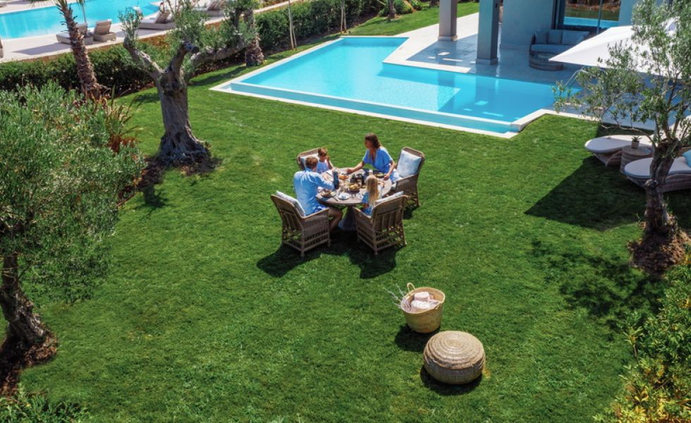 Private dining in 3 bedroom family suite private pool