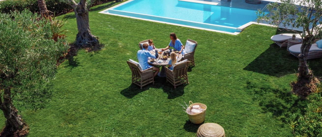 Private dining in 3 bedroom family suite private pool