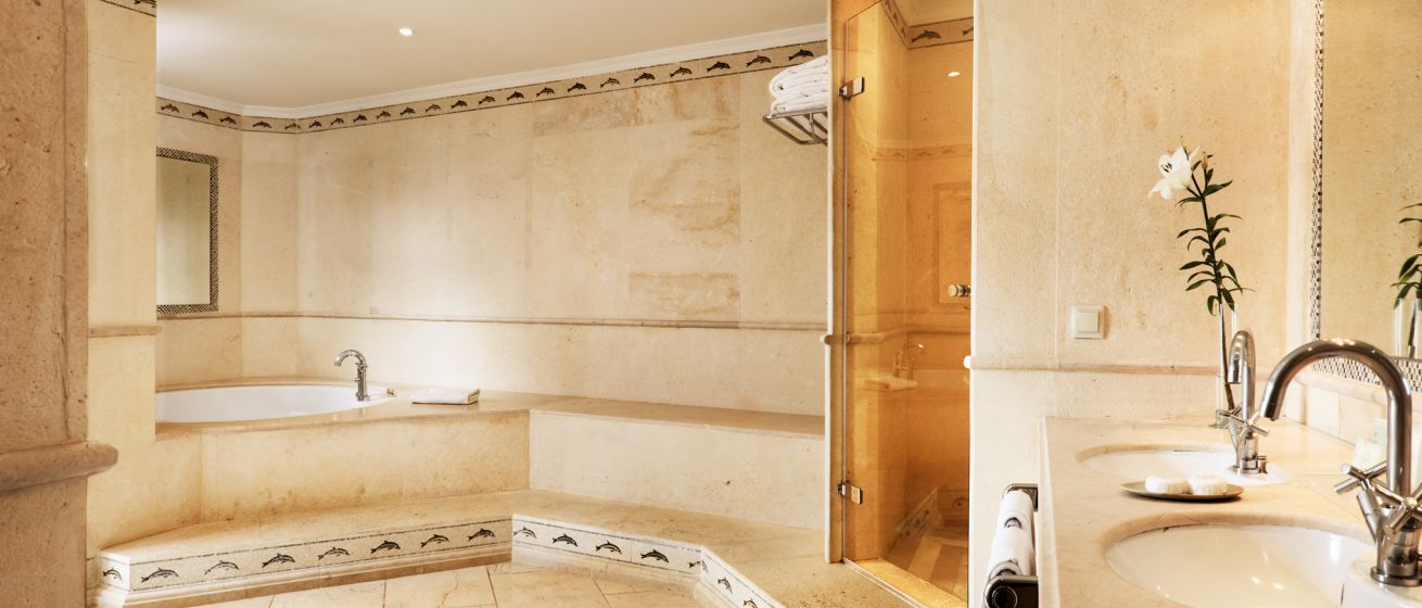 Puente Romano, Grand Junior Suite Bathroom